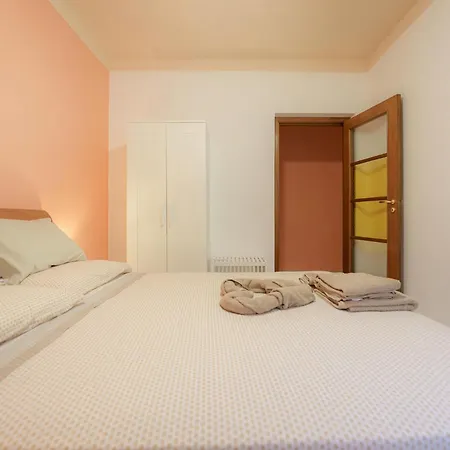 Apartment Casa Spaziosa, A Pochi Passi Da Metro E Centro
